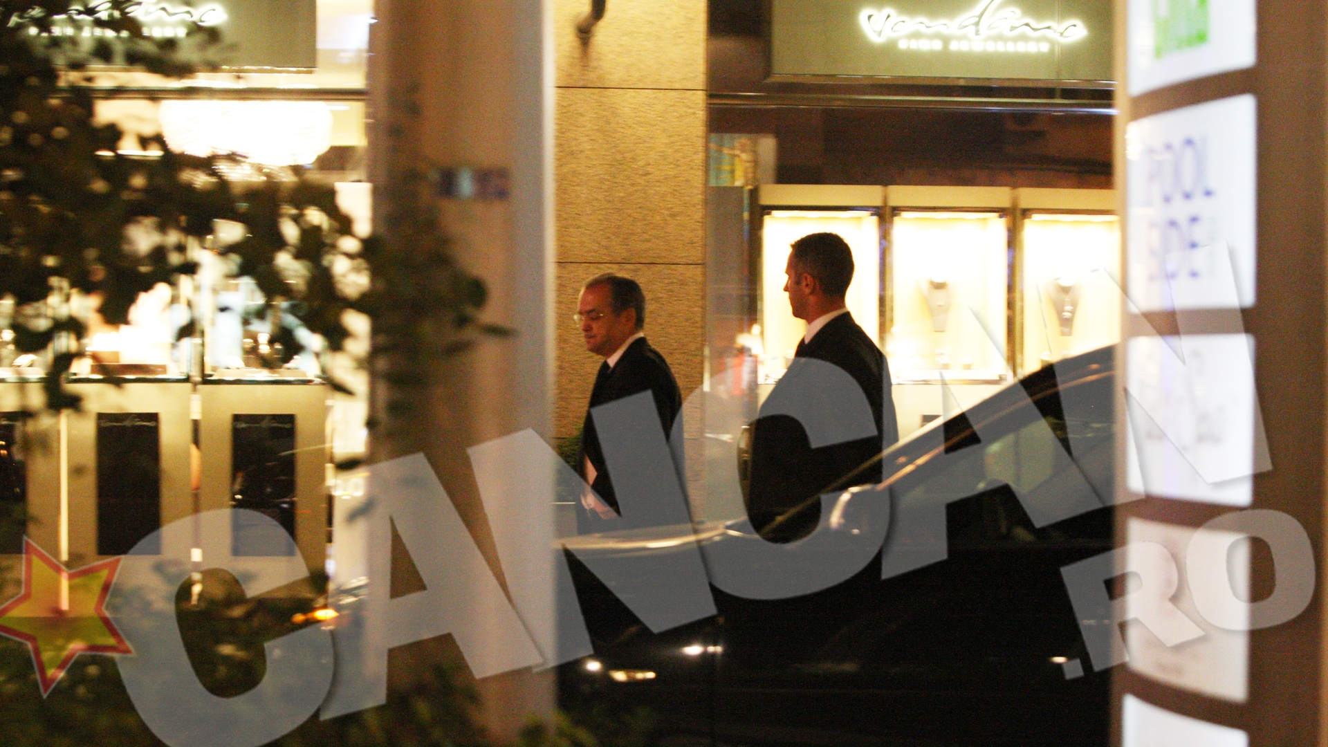 Emil Boc a retrait momentele de glorie de cand era premier! A venit in Bucuresti la un hotel de lux, cu sofer si aghiotant!
