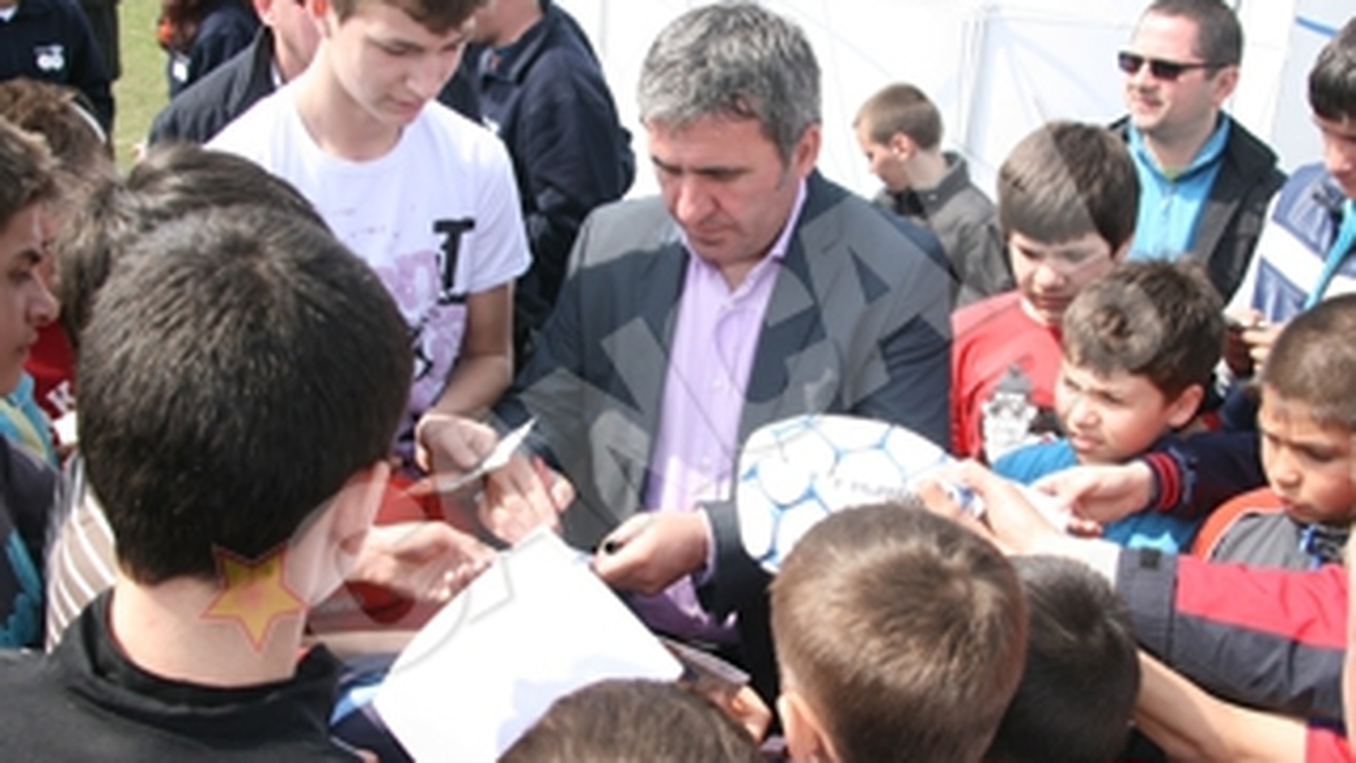 Hagi, cu ochii pe viitorii mari fotbalisti ai Romaniei