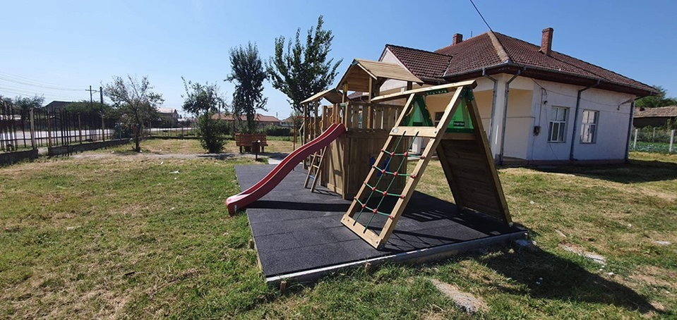 Locul de joacă de joacă inaugurat la Moțăței, primit cu rezerve de unii dintre părinți
