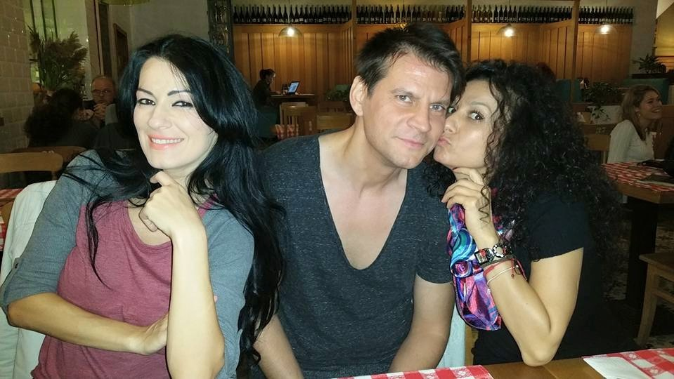 Surpriză în showbizul de la noi! Soţia artistului a născut în mare secret: „Am un băieţel”