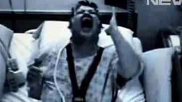 VIDEO O femeie din SUA nu-si poate opri mana stanga sa faca ce vrea!