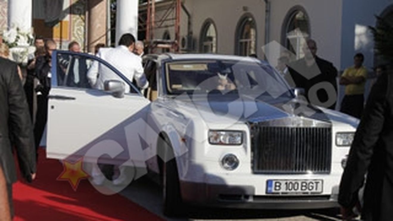 Ce nu s-a vazut la cununiile VIP-urilor? Vezi aici detalii inedite de la nuntile pe care romanii au stat cu ochii in 2011!
