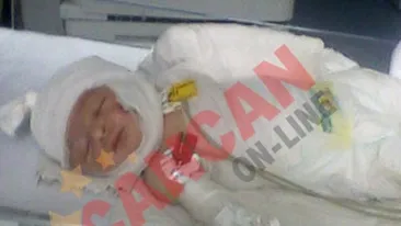 Bebelusul ars in incubator a fost crestinat!