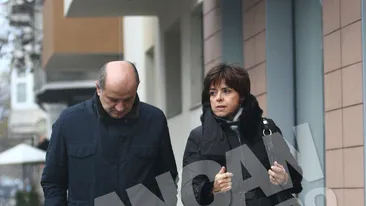 George Copos se pregateste de meci cu... medicamente! Vezi aici imagini inedite cu afaceristul alaturi de sotia lui