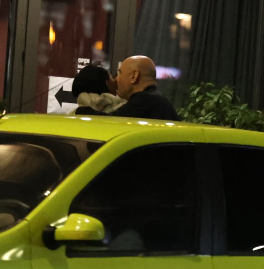 Cristian o sărută pe Emilia (Foto: CANCAN.RO)