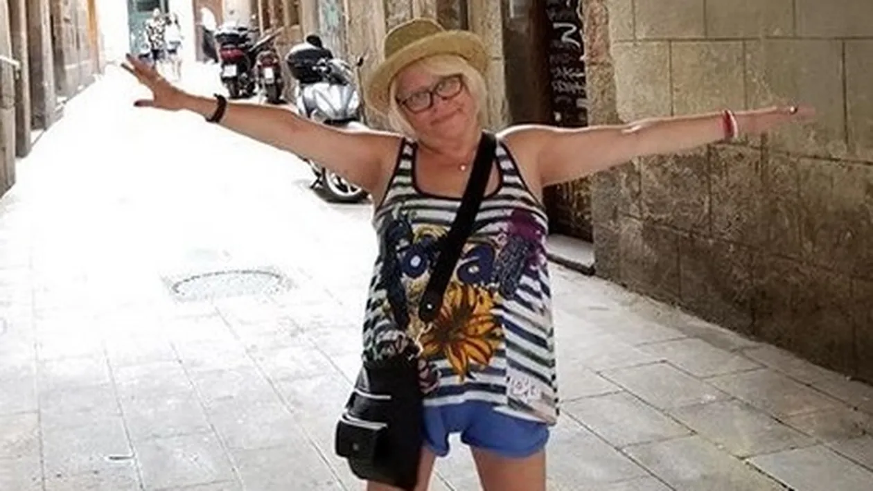 Mirabela Dauer, apariţie de senzaţie pe plajă! Artista a atras toate privirile când şi-a făcut apariţia aşa la 70 de ani