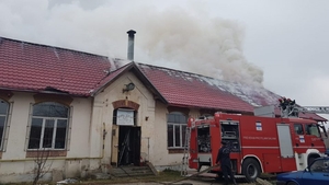 VIDEO. Liceu în flăcări, la Craiova. 50 de elevi au fost evacuați