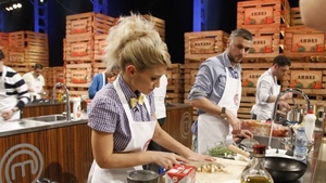 După Casnică, o altă concurenta MasterChef s-a pozat fără sutien! Te asteptai să o vezi vreodată asa?