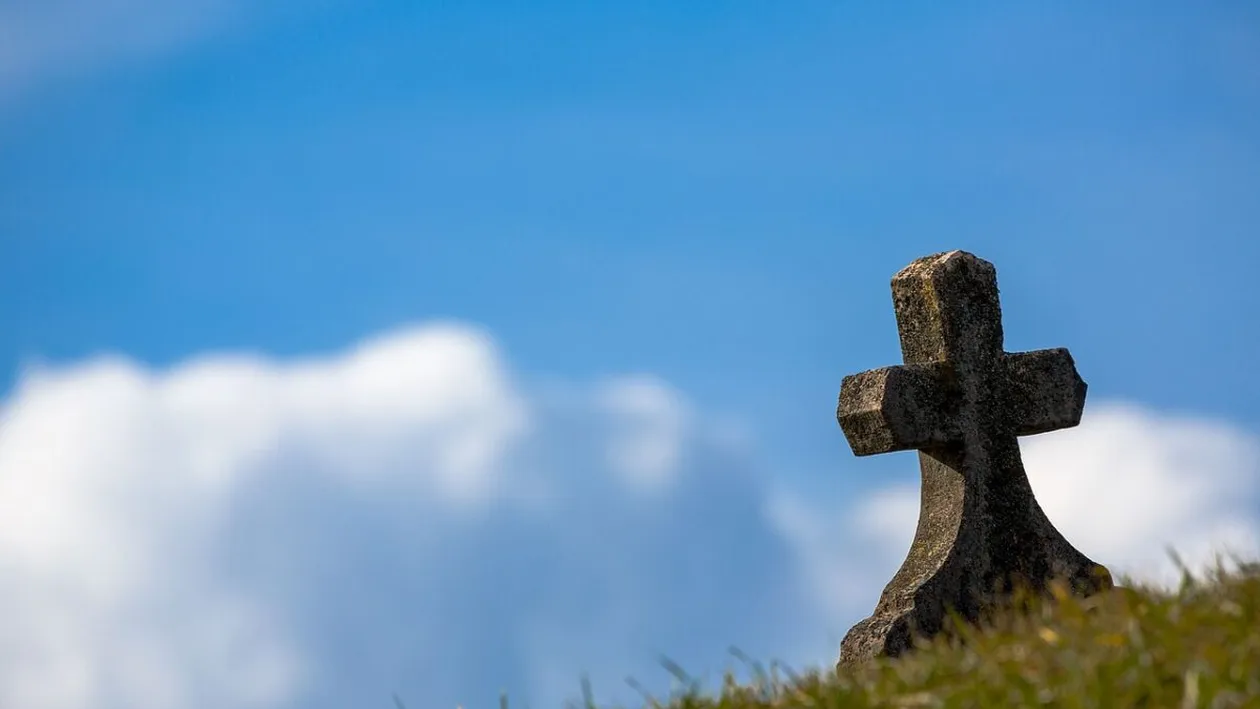 N-ai fi crezut! Cât costă un cavou cu 9 locuri într-un cimitir din Craiova. Prețul „concureză” cu cel al unui penthouse