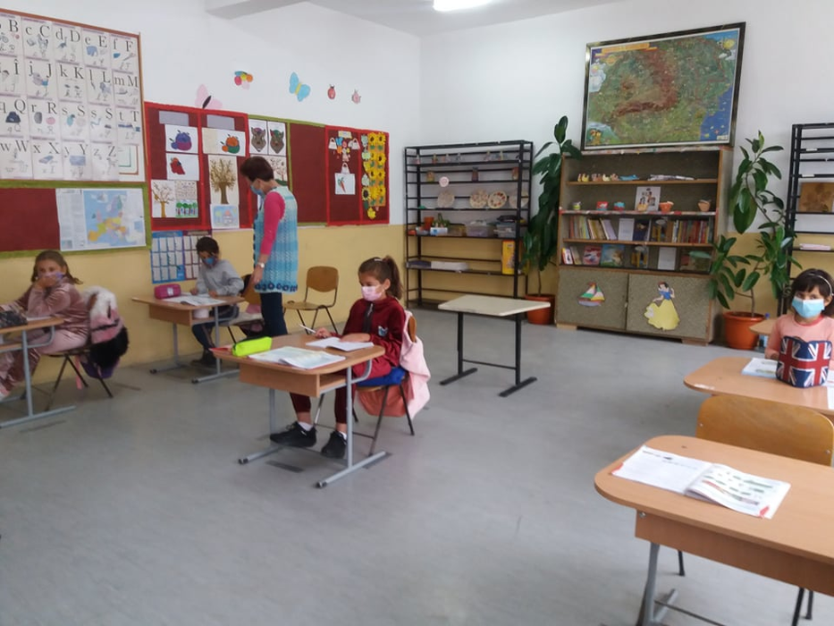 Școala cu cinci elevi, de la Comănicea