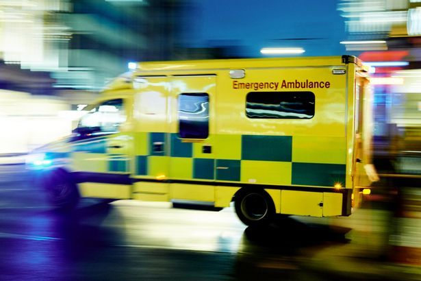 Pacientul a murit în ambulanţa care trebuia să îl salveze din cauza unui şofer nervos. E şocant ce scria în biletul pe care l-a lăsat medicilor în parbriz