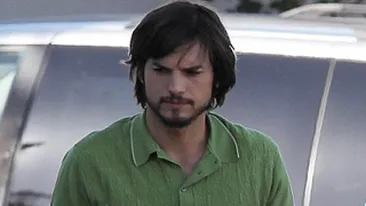 Ashton Kutcher va juca rolul lui Steve Jobs intr-un film biografic!