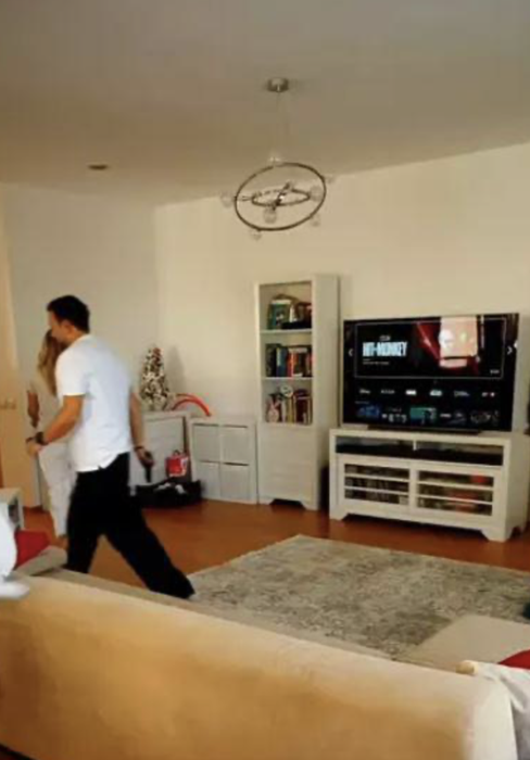 Cum arată apartamentul în care locuiește Mihai Morar. Este unul modest