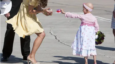 Kate Middleton, noua Printesa Inimilor? Uite cat de afectuoasa este cu o fetita bolnava de cancer