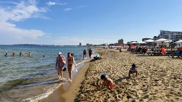 Momente de panică pe o plajă bulgărească iubită de români. Ce au descoperit în apa mării i-a pus pe fugă pe turiști