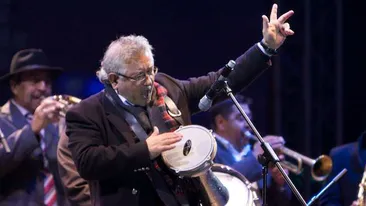 Ovidiu Lipan Tandarica s-a saturat de atata iubire: Craciun Fericit! Masa imbelsugata! Nu fiti cuminti!!