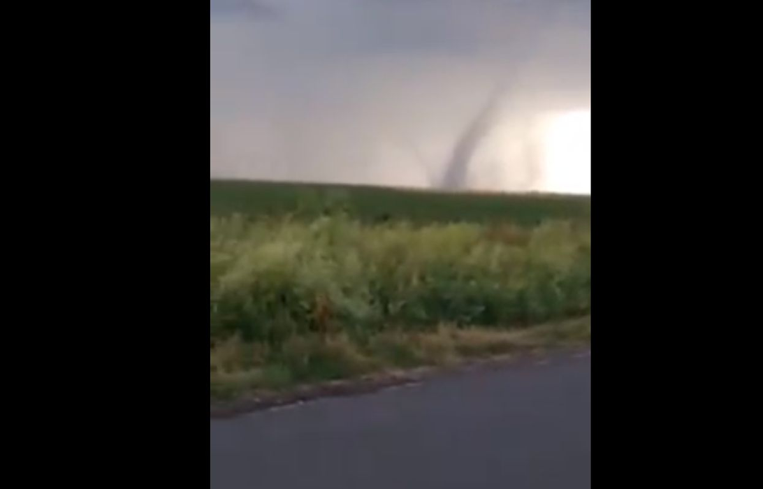 O tornadă a băgat panică în locuitorii din Galați: „Doar în filme mai vezi așa ceva!”