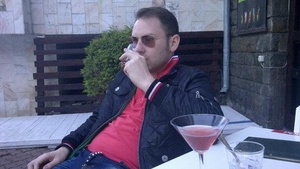 I se poate intampla chiar si lui Andrei Versace! Vezi ce a patit celebrul crai de Dorobanti, in timp ce se plimba prin mall! VIDEO