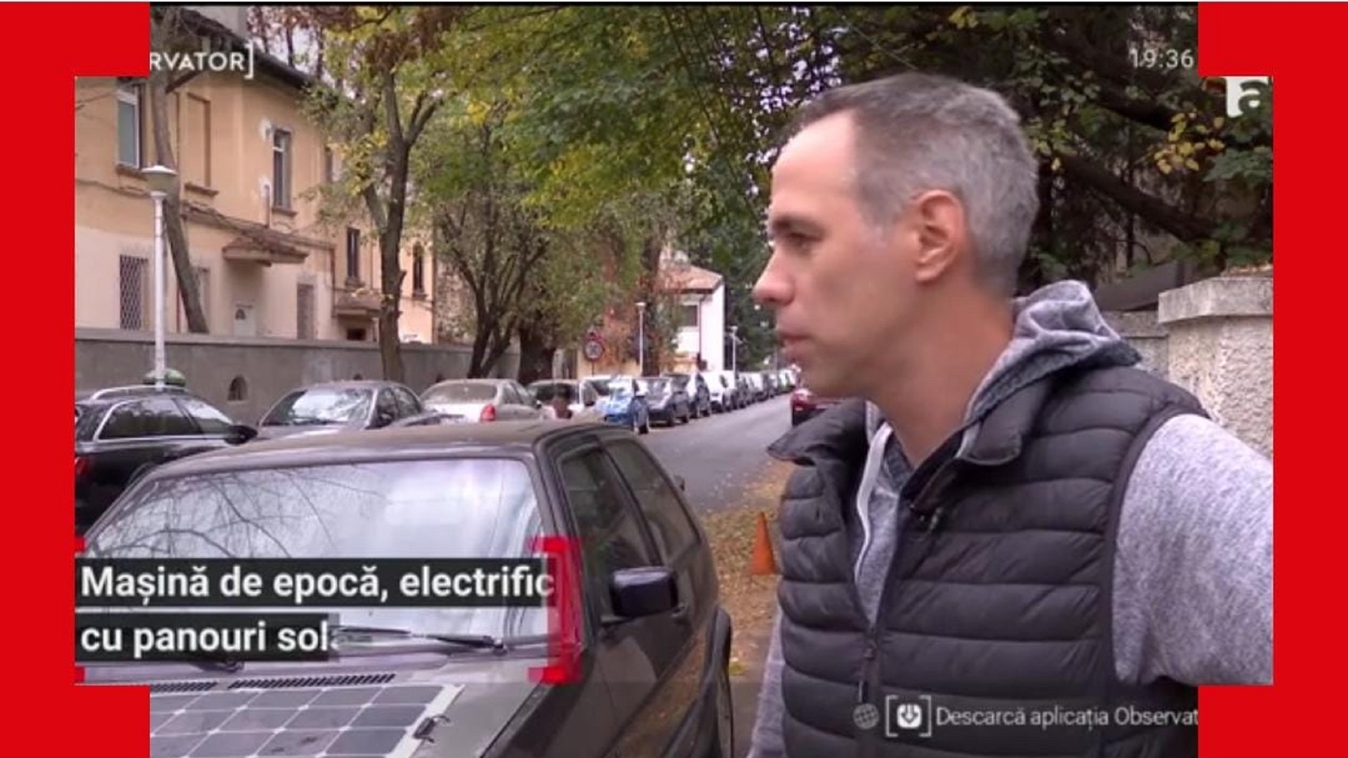 Din mașină de epocă, în atracția șoselelor. Un bucureștean și-a montat panou solar pe capota unui Golf vechi de 30 de ani. FOTO