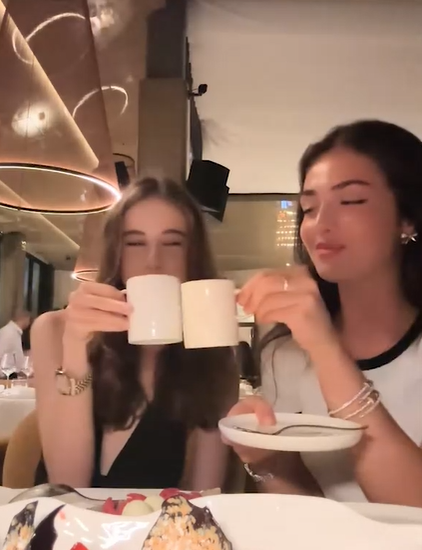 De câți ani se cunosc Irina Columbeanu și Andreea Bostănică, de fapt. Au ieșit la restaurant și șatena a gafat din nou!