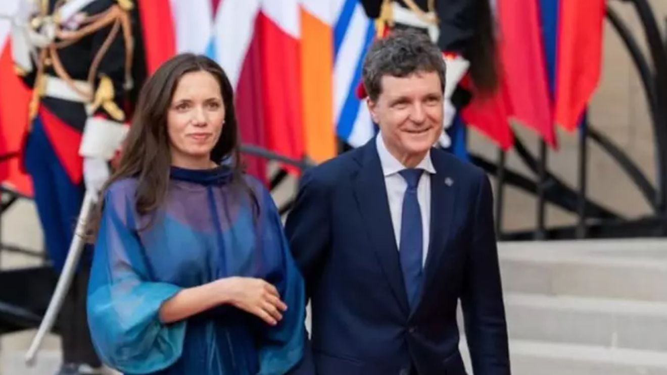 Cum s-a îmbrăcat Mirabela Grădinaru la dineul organizat de Emmanuel Macron. Imagini inedite de pe covorul roșu