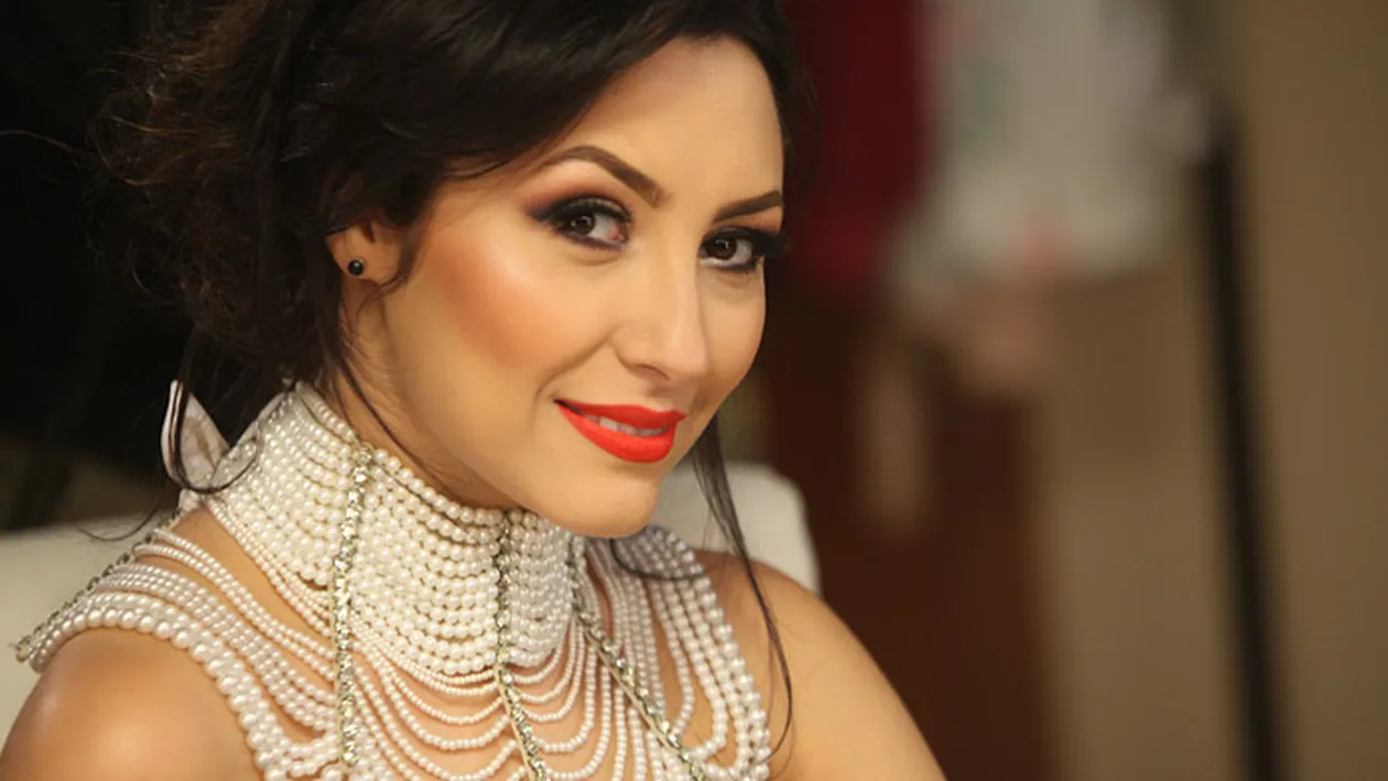 Iata o imagine cu Andra care a fost facuta publica pentru prima data! Era blonda si total diferita!