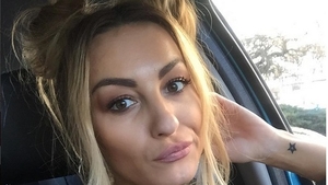 Flavia de la ”Neatza”, lady în red! ”Vecina” lui Răzvan şi Dani a întors toate privirile cu ţinuta aleasă la Premiile GOPO