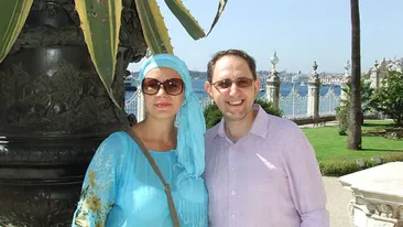 Domnul cu hemoroizii a dat pastilele pe... flori