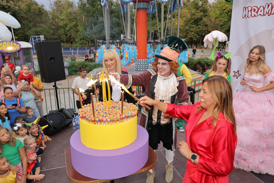 Parcul Miramagica a sărbătorit 10 ani! Gaşca Zurli a susținut primul show în noua formulă, iar Andreea Bălan a cântat