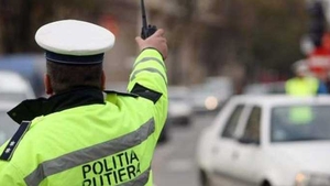 Poliția Română avertizează toții șoferii care dau flashuri în trafic: ”Te-ai gândit la asta? Probabil nu”
