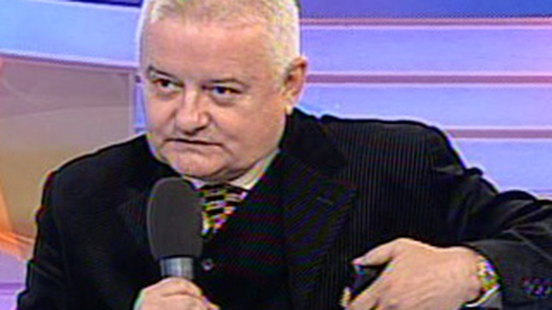 VIDEO Irinel ataca pe toate fronturile: "Moni ii da Irinucai ceai de la chinez si ii provoaca insomnii"