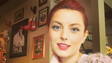Curaj sau nebunie?! Elena Gheorghe s-a fotografiat NEMACHIATA in pat! Ce porecla i-au dat fanii