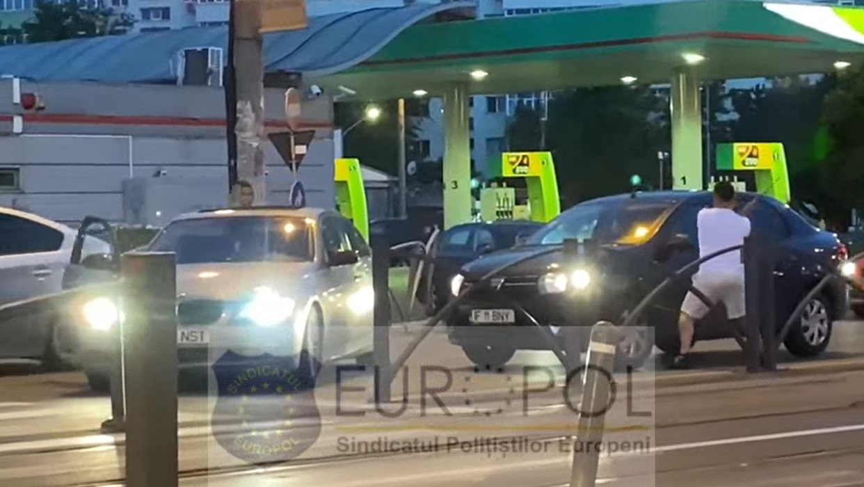 Șoferul unui Logan, bătut în trafic de bărbat care conduce un BMW. Atacatorul s-a năpustit asupra lui cu o crosă de golf, iar iubita a lovit cu picioarele mașina victimei | VIDEO
