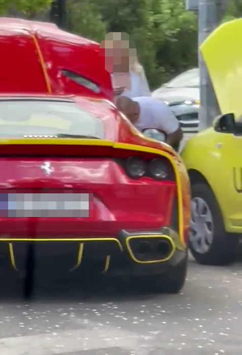 Dan Nicorescu primește curent pentru Ferrari de la un Uber