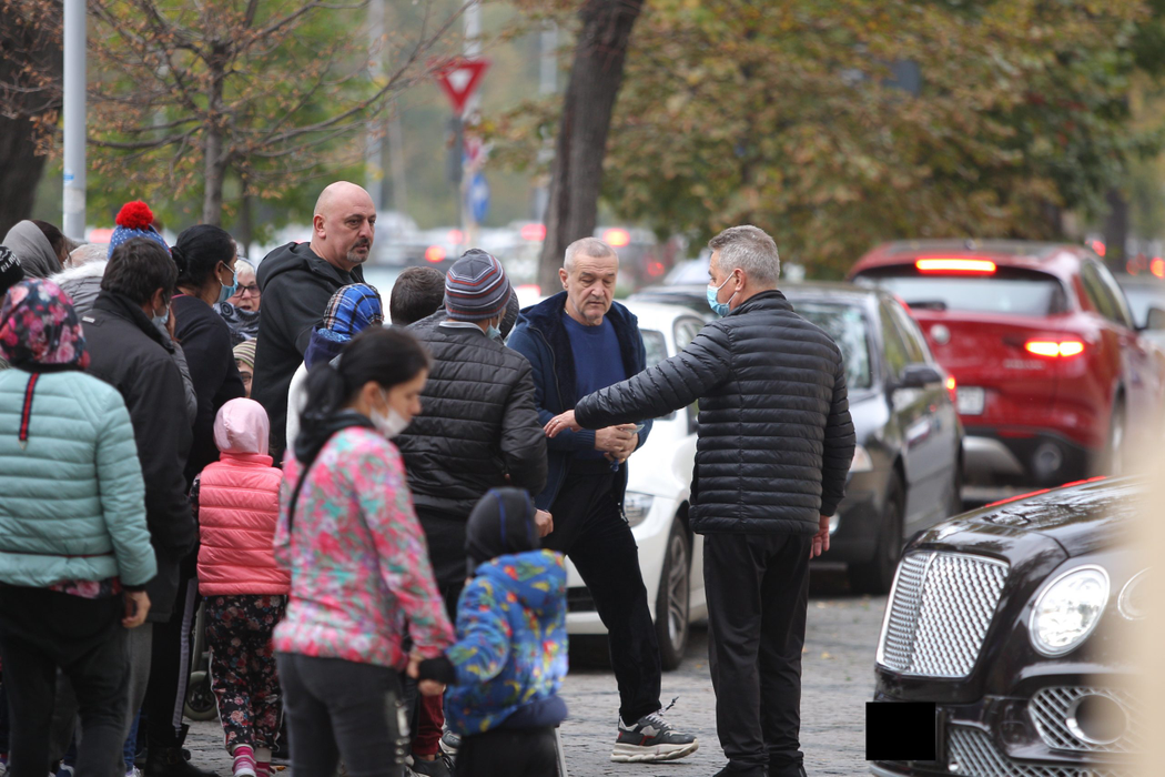 GiGi Becali, baie de mulțime fără mască de protecție