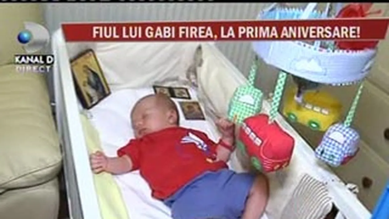 VIDEO Baiatul lui Gabi Firea si al lui Florin Pandele doarme in patut cu patru icoane! La o luna, taticul are deja planuri pentru el: As vrea sa fie preot, nu popa