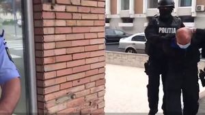 El este bărbatul care a incendiat o fată de 17 ani din Mehedinți! Ion Cristian Turnagiu plănuia să se sinucidă. Ce mesaj a postat pe Facebook înainte să își pună planul diabolic în aplicare