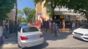 Bacalaureat 2022. Un elev din Capitală și-a lăsat BMW-ul în drum și a fugit să nu piardă proba la limba română. Ce s-a întâmplat la scurt timp