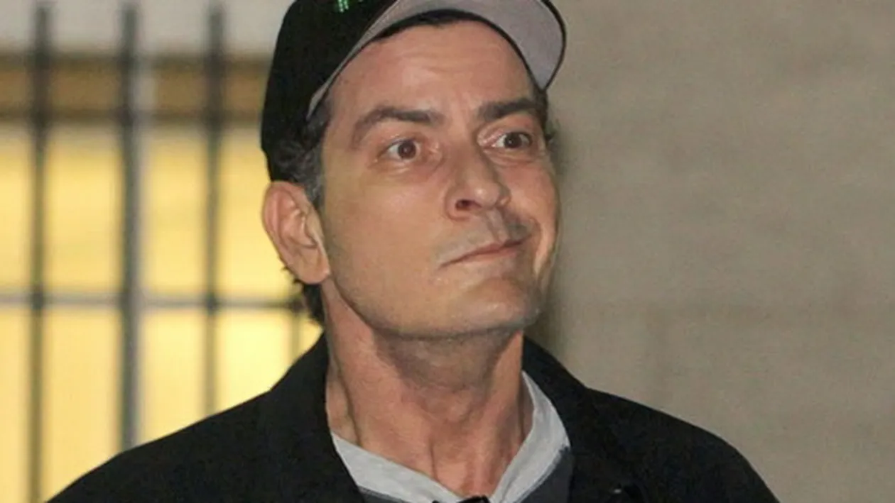 Charlie Sheen a avut o iesire de om NEBUN: si-a amenintat dentistul cu un cutit dupa ce s-a drogat cau cocaina!