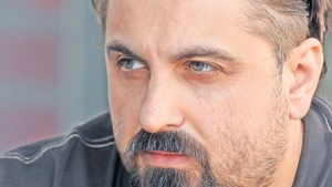 S-a rupt lanţul de iubire! Petru Mircea şi-a lăsat baltă iubita chiar de ziua ei!
