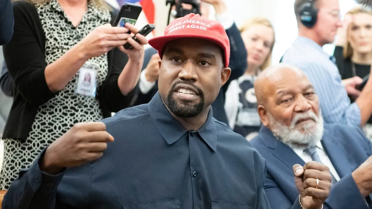 Kanye West recunoaște că a trecut printr-un episod psihotic timp de câteva luni. Artistul le-a cerut scuze celor afectați de comportamentul lui