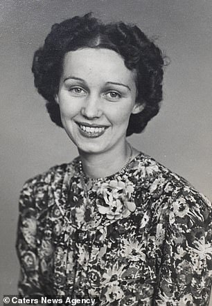 Phyllis Jones și Irene Crump, cele mai bătrâne gemene din Marea Britanie, împlinesc 102 ani. Secretul longevității și vitalității lor este incredibil