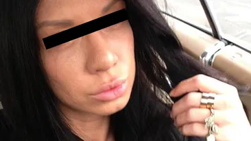 Ce face pitipoanca asta cand se duce la mall in Iasi! Va spunem doar ca are un Cayenne...pe negru!