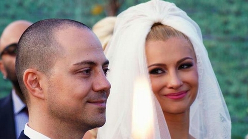 Lora a fost la un pas sa nu mai devina doamna Badea. Vezi cu ce alta cantareata s-a logodit umoristul si de ce s-au despartit