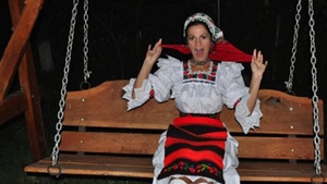 Angela Gheorghiu, cum nu ai mai vazut-o! Soprana s-a imbracat in straie maramuresene
