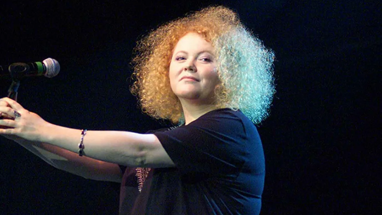 Drama CUTREMURATOARE a uneia dintre cele mai indragite cantarete din Romania. Si-a pierdut 70% din par!