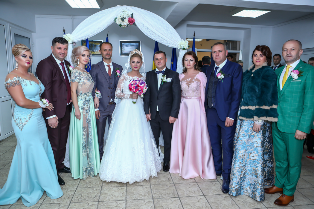 Primarul Lucian Morar şi cântăreaţa Ioana Pricop au făcut nuntă cu 7.000 de inviaţi