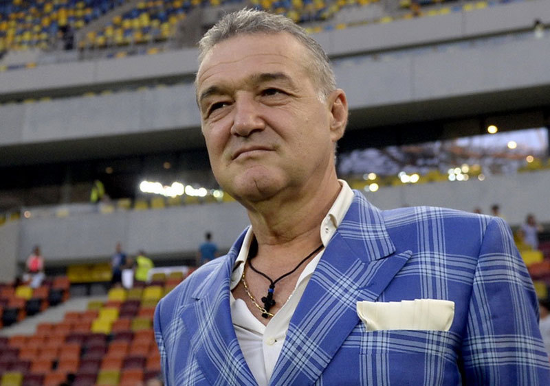 În 2008, Gigi Becali a încercat să ofere jucătorilor de la U Cluj o valiză cu 1.700.000 de euro pentru a "încurca" pe CFR Cluj