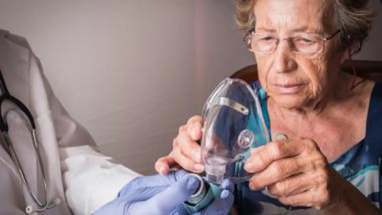 Sfaturi utile. Cum protejăm bătrânii de coronavirus, mai ales dacă locuim cu ei