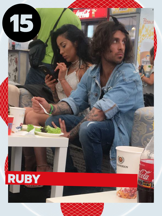 TOP 30 sexy-vedete cu palmele pe fund și săruturi lesby. Cum au fost surprinse Delia Matache, Antonia sau Ruby